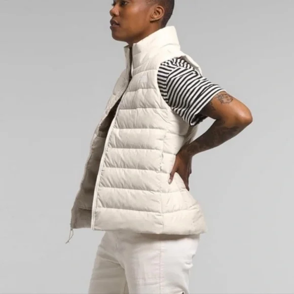 The North Face Women's L Dune Ivory Winter White Puffer Down Vest - Picture 3 of 8